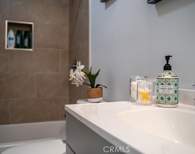 423 E Stuart - Photo Thumbnail 31