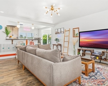 2240 N San Gorgonio - Photo Thumbnail 4