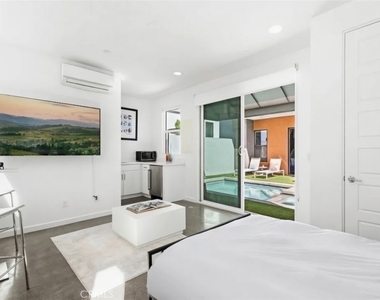 2705 Paragon - Photo Thumbnail 6