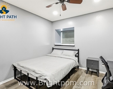 25280 Bay - Photo Thumbnail 21