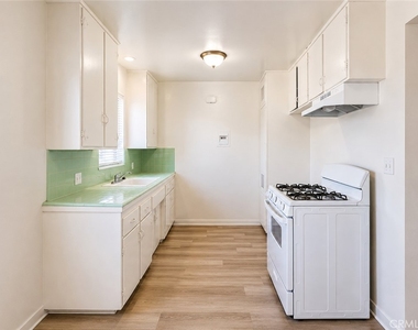 248 E Navilla Place - Photo Thumbnail 3