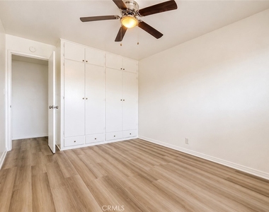 248 E Navilla Place - Photo Thumbnail 4