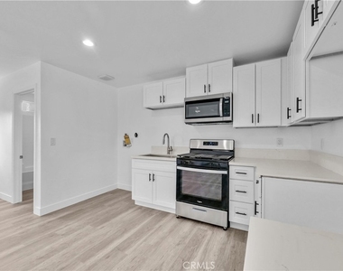 9156 Catawba Avenue - Photo Thumbnail 5
