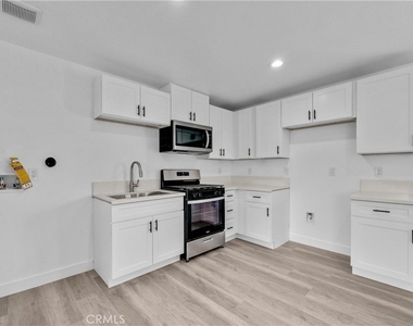 9156 Catawba Avenue - Photo Thumbnail 4