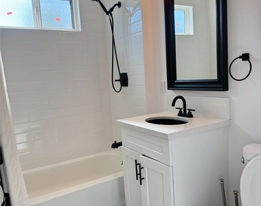 1327 N Kenwood St - Photo Thumbnail 3