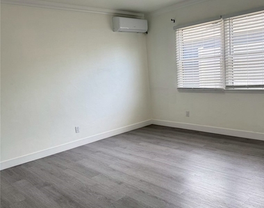 1327 N Kenwood St - Photo Thumbnail 2