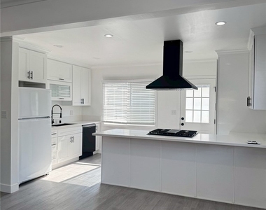 1327 N Kenwood St - Photo Thumbnail 8