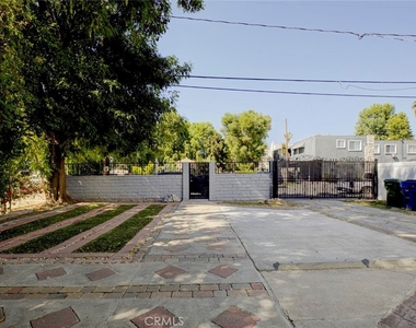 14916 Wyandotte - Photo Thumbnail 20