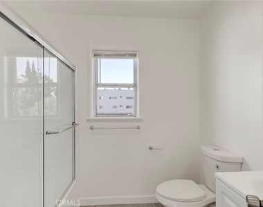 14916 Wyandotte - Photo Thumbnail 8