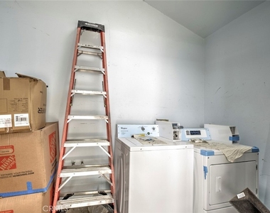 14916 Wyandotte - Photo Thumbnail 23