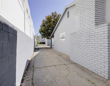 14916 Wyandotte - Photo Thumbnail 21