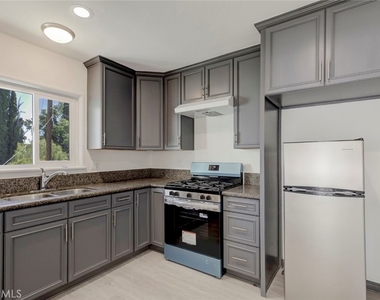 14916 Wyandotte - Photo Thumbnail 5