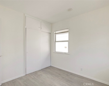 14916 Wyandotte - Photo Thumbnail 13