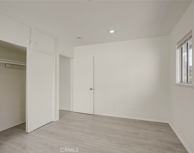 14916 Wyandotte - Photo Thumbnail 18