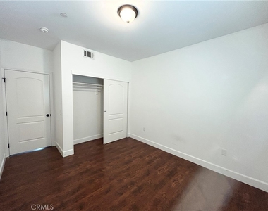 1861 S Longwood Avenue - Photo Thumbnail 12