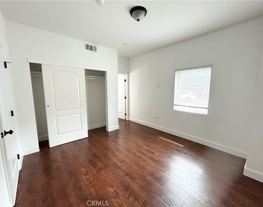 1861 S Longwood Avenue - Photo Thumbnail 10