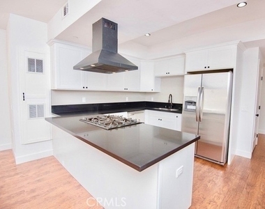 1861 S Longwood Avenue - Photo Thumbnail 6