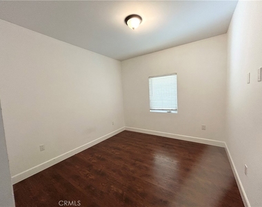 1861 S Longwood Avenue - Photo Thumbnail 11