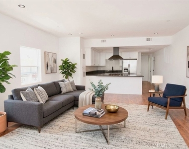 1861 S Longwood Avenue - Photo Thumbnail 2