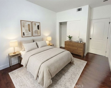 1861 S Longwood Avenue - Photo Thumbnail 5