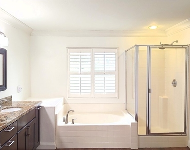 12554 Desert Springs - Photo Thumbnail 16