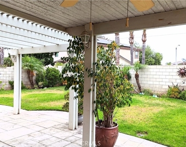 12554 Desert Springs - Photo Thumbnail 18