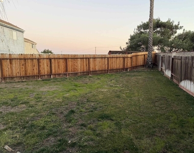 2413 Santa Cruz - Photo Thumbnail 1