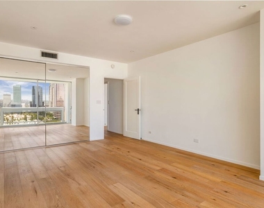 2222 Avenue Of The Stars - Photo Thumbnail 15
