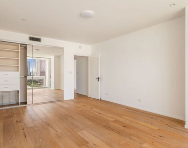2222 Avenue Of The Stars - Photo Thumbnail 14
