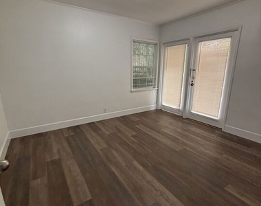 1638 Greenfield Avenue - Photo Thumbnail 15