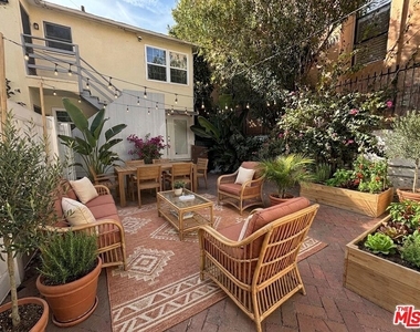 1638 Greenfield Avenue - Photo Thumbnail 22