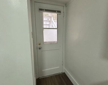 1638 Greenfield Avenue - Photo Thumbnail 7