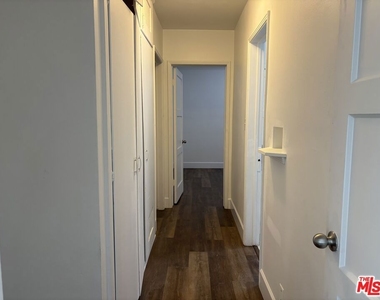 1638 Greenfield Avenue - Photo Thumbnail 12