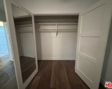 1638 Greenfield Avenue - Photo Thumbnail 20