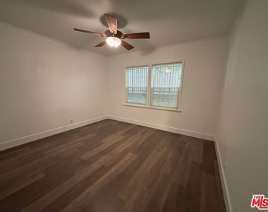 1638 Greenfield Avenue - Photo Thumbnail 18
