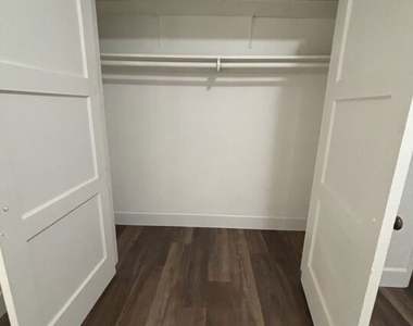 1638 Greenfield Avenue - Photo Thumbnail 16