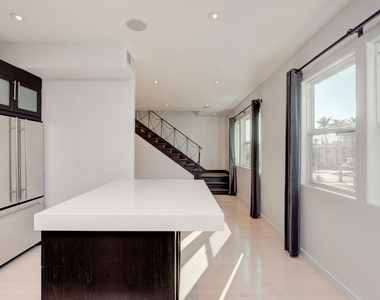 932 S Shenandoah Street - Photo Thumbnail 5