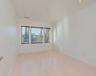 932 S Shenandoah Street - Photo Thumbnail 10