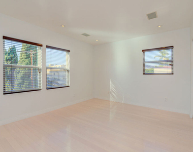 932 S Shenandoah Street - Photo Thumbnail 8