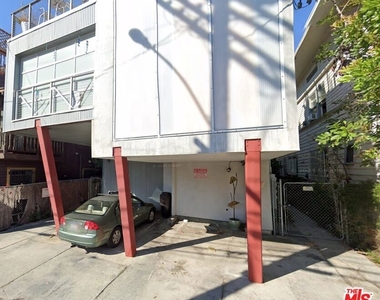 24 Westminster Avenue - Photo Thumbnail 21