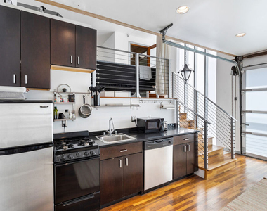 24 Westminster Avenue - Photo Thumbnail 5