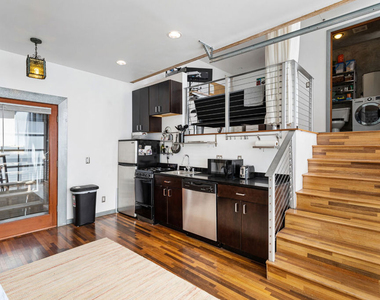 24 Westminster Avenue - Photo Thumbnail 4