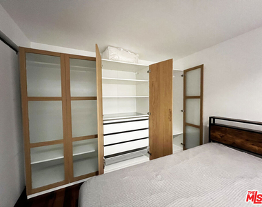 24 Westminster Avenue - Photo Thumbnail 8