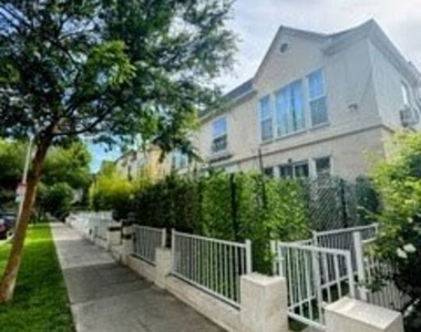 133 S Crescent Drive - Photo Thumbnail 2