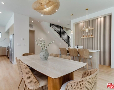 5929 Hesperia Avenue - Photo Thumbnail 16