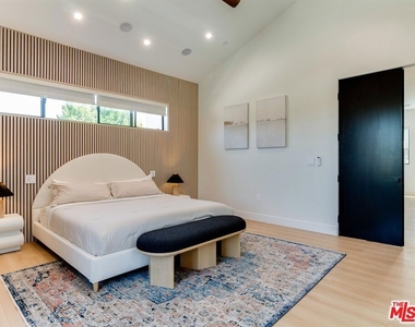 5929 Hesperia Avenue - Photo Thumbnail 36