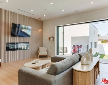 5929 Hesperia Avenue - Photo Thumbnail 6