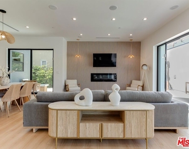 5929 Hesperia Avenue - Photo Thumbnail 9