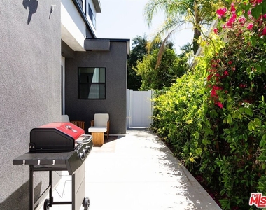 5929 Hesperia Avenue - Photo Thumbnail 58