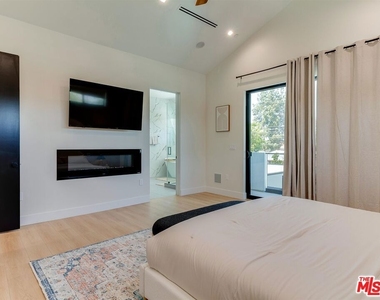 5929 Hesperia Avenue - Photo Thumbnail 37